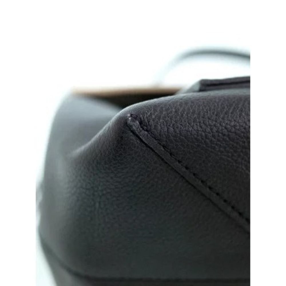 Louis Vuitton Lock Me MM Handbag - Picture 3 of 9
